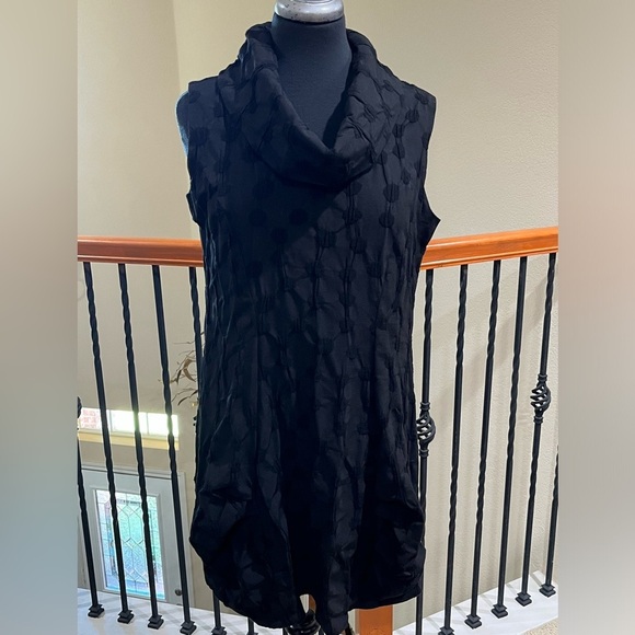 NICHE Dresses & Skirts - Niche Black Textured TUNIC DRESS, COWL NECK, TUCK HEMLINE, MADE IN USA, SIZE M